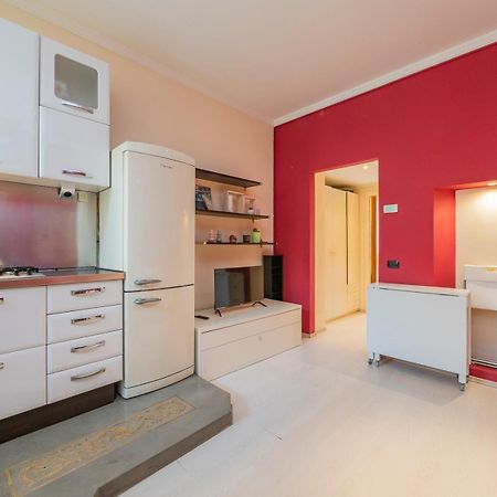 Xenia Apartments - Colorful Apartment In Fiera Area Milan Exterior photo