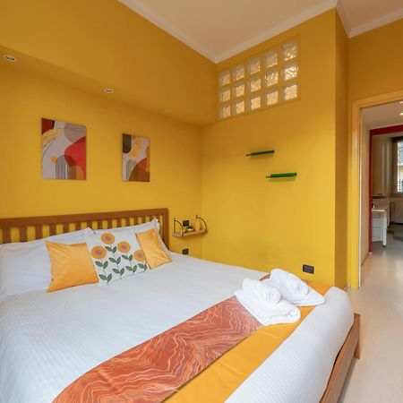 Xenia Apartments - Colorful Apartment In Fiera Area Milan Exterior photo